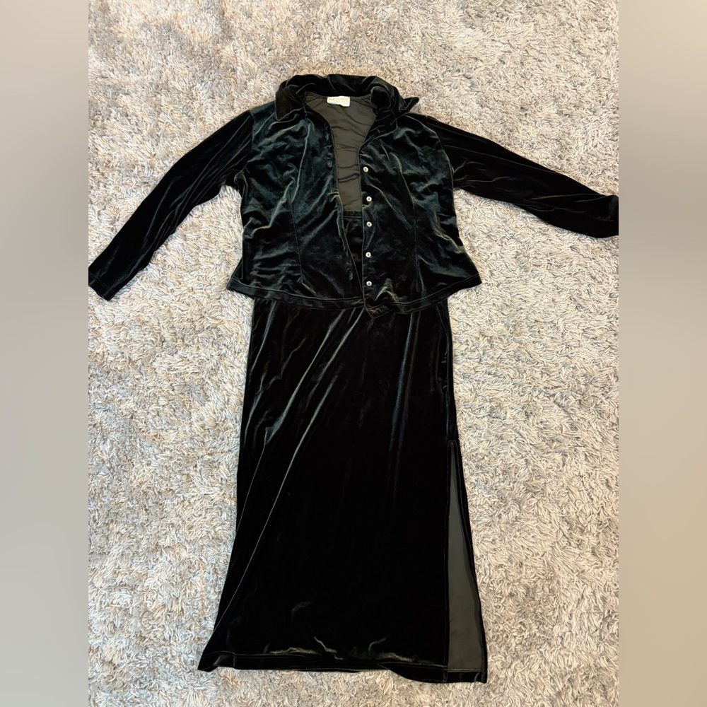 Piece x Piece elements emerald Velvet Skirt and blazer set